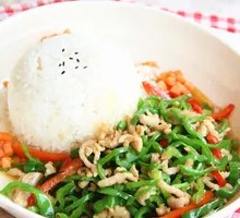 Green and Red Pepper Shredded Pork Rice Bowl