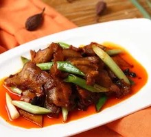 Sichuan-style stir-fried pork with yam skin