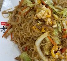 Egg and Meat Stir-Fried Rice Noodles
