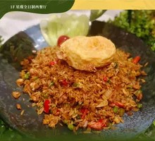 Golden Herb Beef Fried Rice