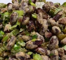 Sour Cabbage Stir-fried with Kidney Beans