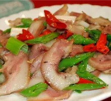 Spicy Pepper Stir-fried Pig Snout