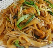 Stir-fried Rice Noodles with Egg and Shredded Pork