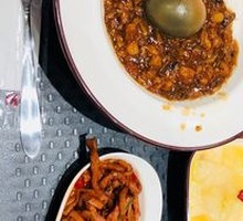 Sichuan-style Braised Pork and Chicken Leg Rice