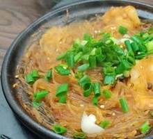 Clam with Garlic Noodles in Clay Pot