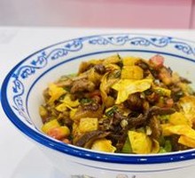 Spicy Meat and Spinach Noodles