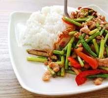 Garlic Stem and Pork Fillet Rice Bowl
