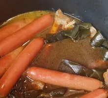 Sea Kelp and Bean Stew with Ham Sausage