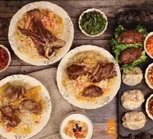 Lamb Family Bucket