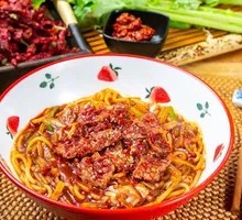Sauce-Flavored Fried Rice Noodles with Half Naan