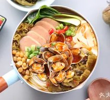 Sour Soup Mussels with Rice Noodles