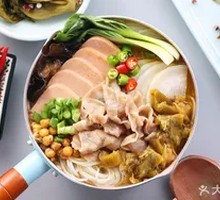 Spicy Beef and Rice Noodles in Sour Soup