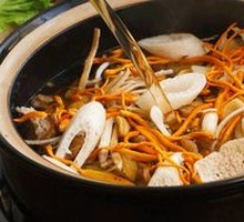 Signature Free-range Chicken and Wild Mushroom Soup Pot