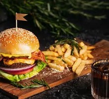 Classic American Beef Bacon Cheeseburger