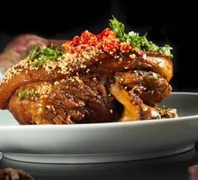 Traditional Ginger-Flavored Whole Pork Shank