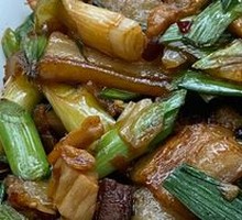 Stir-fried Pork with Garlic Shoots