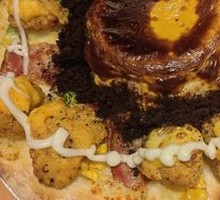 Golden Salted Egg Yolk Chicken Pizza