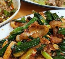 Stir-fried Pork with Garlic Shoots