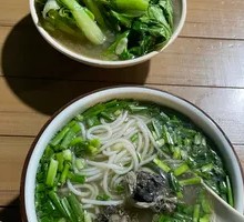 Medium-sized Signature Wujibao Chicken Clear Soup Rice Noodles