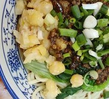 Pea and Meat Sauce Noodles