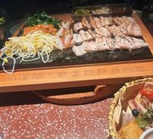 Sizzling Pickled Vegetable Pork Belly