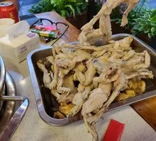 Single-Portion Frog Legs Buffet