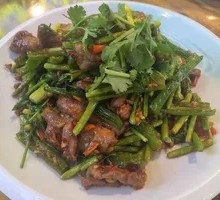 Stir-Fried Beef with Yellow Onion