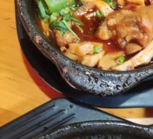 Braised Pig Trotter in Clay Pot