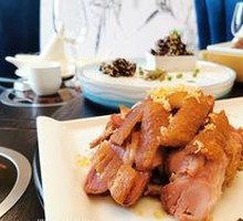 Crispy Pastry Pork Shank