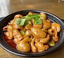 Braised Pork Intestines in Clay Pot