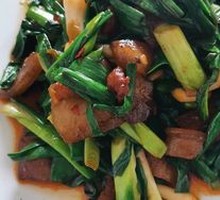 Stir-fried Pork with Garlic Shoots