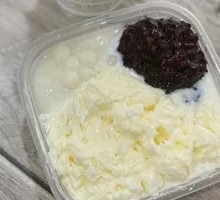 Snow White Black Glutinous Rice Tofu Jelly Ice Powder Yin-Yang