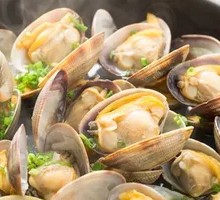 Portuguese Green Wine Stewed Mussels with Bread