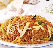 Three-Thread Stir-Fried Rice Noodles