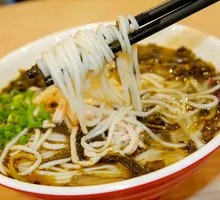 Sour Cabbage Braised Pork Rice Noodles