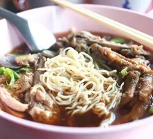 Sour Cabbage and Pork Noodles