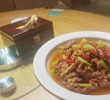 Stir-Fried Beef with Yellow Onion