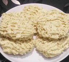 Instant Noodles Cake