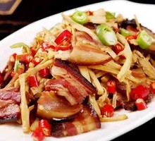 Stir-fried Bamboo Shoots with Old Sausage