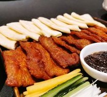 Fresh Pork with Thin Pancakes