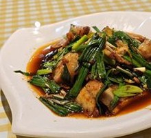 Stir-fried Pork with Garlic Shoots