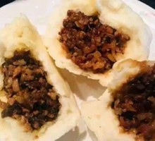Preserved Vegetable Braised Pork Buns