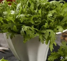Chinese chrysanthemum greens