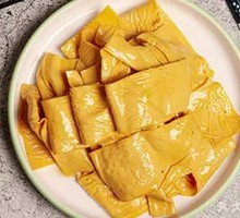 Oil-soaked tofu skin