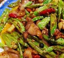 Green Pepper Stir-fried Pork Head Meat