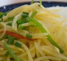 Potato Shredded Pork Rice Bowl