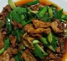 Garlic Shoot Salt-Fried Pork