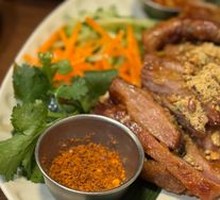 Charcoal Grilled Pork Neck with Self-rolled Wraps