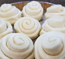 Flower-shaped steamed bun
