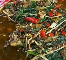 Sour Cabbage Stewed Crucian Carp